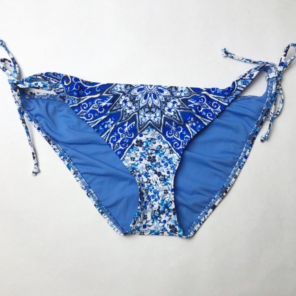 🎉CCO Mossimo blue floral bikini bottom